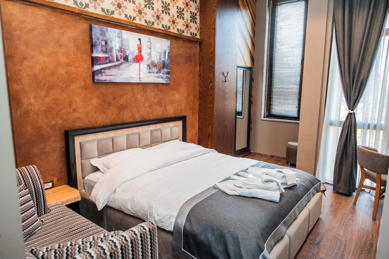 Guest House People Korce Bagian luar foto