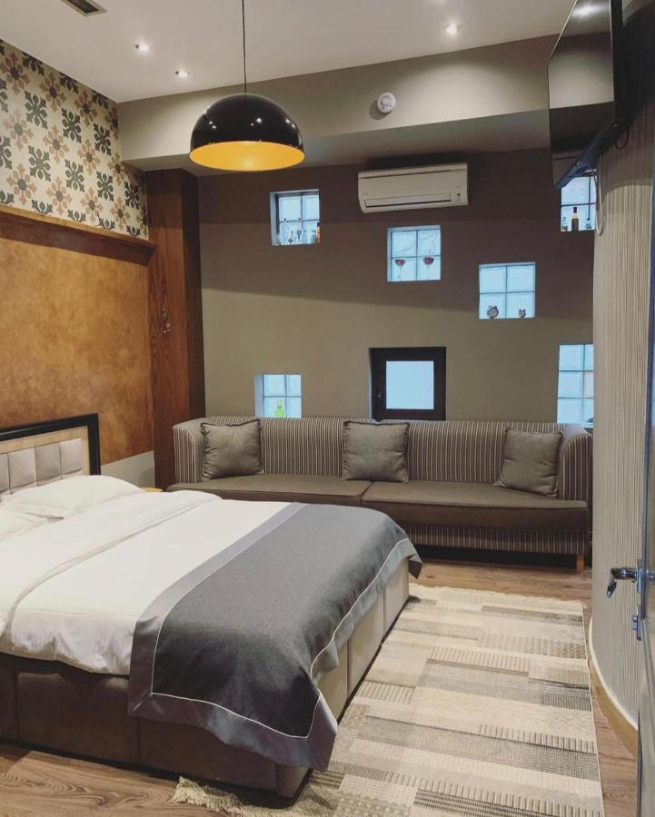 Guest House People Korce Bagian luar foto
