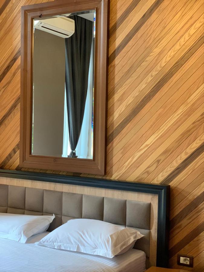 Guest House People Korce Bagian luar foto