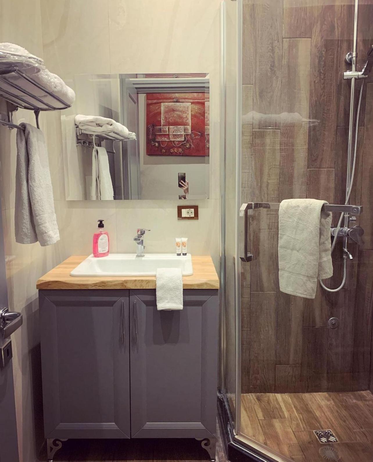 Guest House People Korce Bagian luar foto