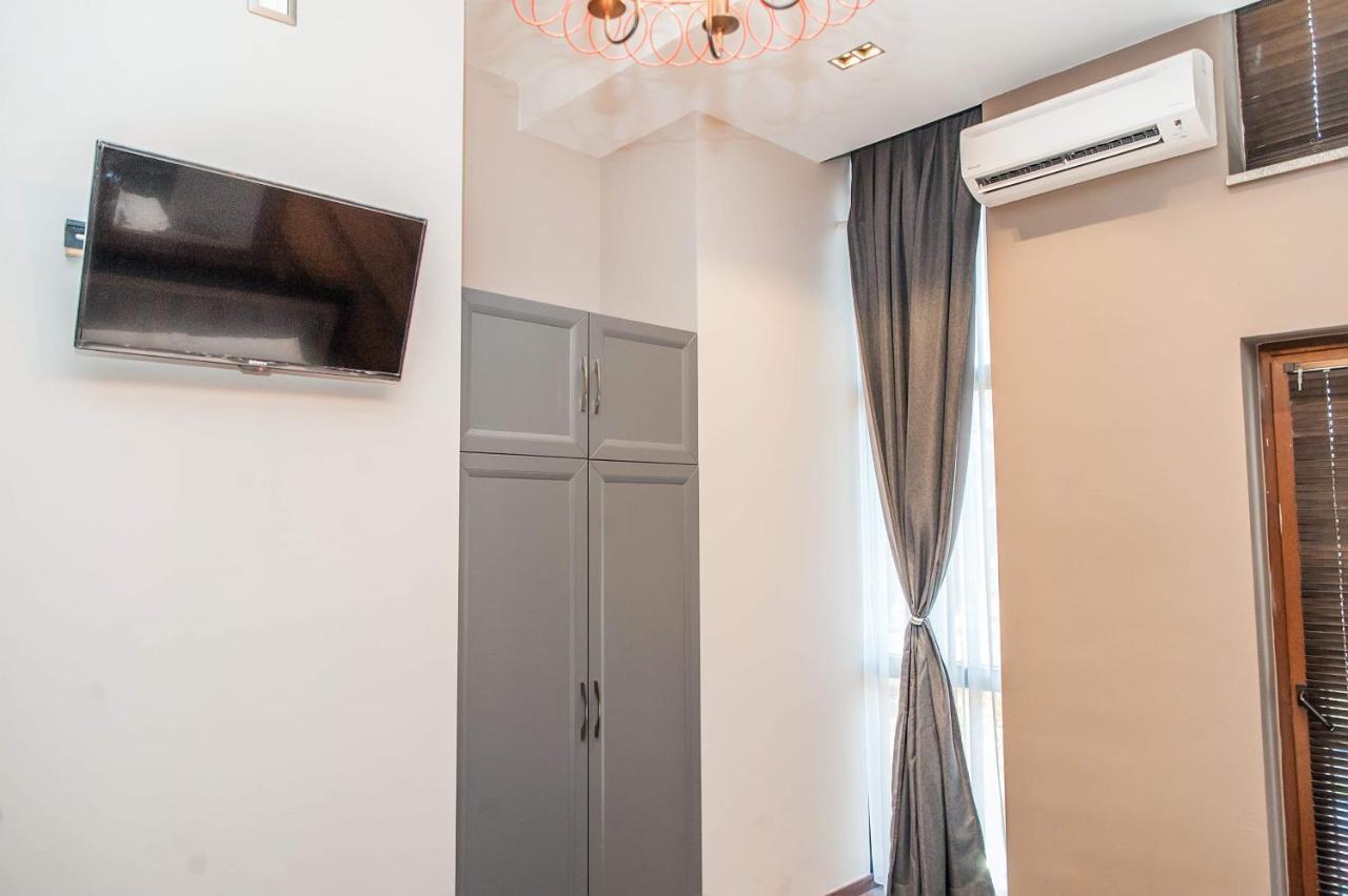 Guest House People Korce Bagian luar foto