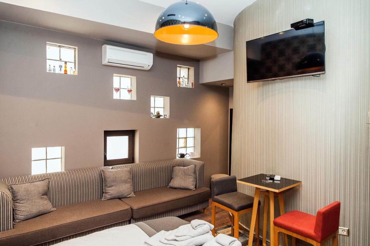 Guest House People Korce Bagian luar foto